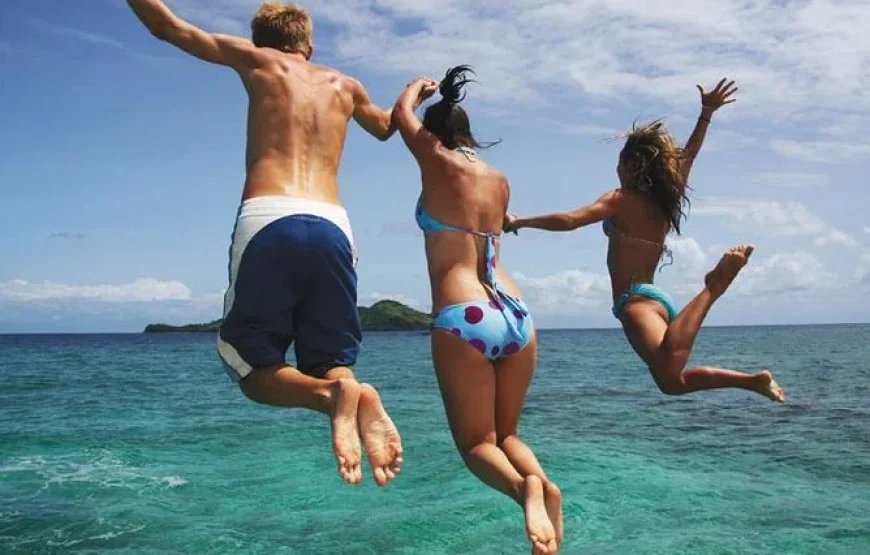Fiji: Mamanuca Islands All-Inclusive Sailing Cruise